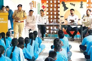 Sirsa News: स्कूल में सजी पुलिस की चौपाल, विद्यार्थियों को नशे और साइबर ठगी से बचाव का पढ़ाया पाठ