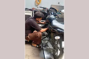 स्कूटर-मोटरसाईकिल मैकेनिकों को अब लेना होगा ‘कम्प्यूटर’ का भी ‘ज्ञान’