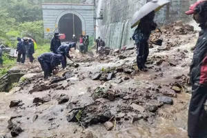 Sikkim Tunnel Accident: एक बार में ही चार घरों की छिनी खुशियां, गांवों में पसरा मातम