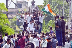 तेजप्रताप यादव की गिरफ्तारी पर विवाद, अधिवक्ता ने कानूनी प्रक्रिया पर जताई आपत्ति
