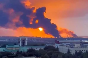 Russia Ukraine War: यूक्रेन ने रूस के तेल ठिकानों व 'शैडो फ्लीट' पर किया हमला 