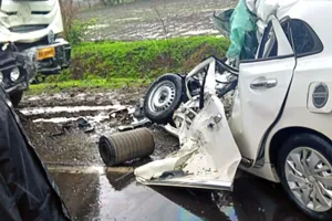 Washim Road Accident: आमने-सामने की टक्कर में कार के उड़े परखच्चे, दो की दर्दनाक मौत