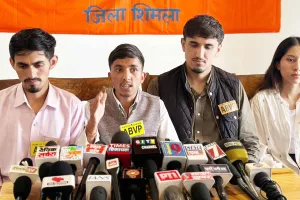 ABVP Protest: फीस वृद्धि को लेकर भड़की एबीवीपी, विश्वविद्यालयों में आंदोलन की चेतावनी