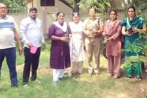 वूमैन हेल्पिंग सोसायटी ने महिला थाना परिसर में किया पौधारोपण, 21 पौधे रोपे