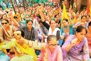 Strike: पंजाब में कर्मचारियों की महाहड़ताल, सरकारी सेवाएं प्रभावित
