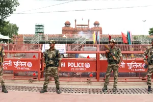 Delhi Bomb Threat: दिल्ली में स्वतंत्रता दिवस से पहले हड़कंप, 5 जगहों पर बम धमाके की धमकी