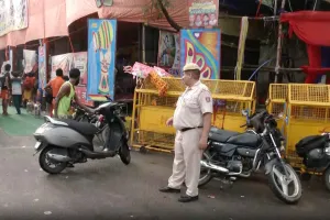 Kanwar Yatra Security: दिल्ली में कांवड़ यात्रा को लेकर सुरक्षा व्यवस्था कड़ी, पुलिस के साथ VHP कार्यकर्ता भी मोर्चे पर तैनात