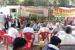 Sanitation Workers' Strike: सफाई कर्मचारियों की हड़ताल 11वें दिन भी जारी, सफाई व्यवस्था ठप; नारकीय जीवन जीने को मजबूर शहरवासी