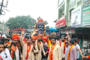 Kanwar Yatra: महाकाल कांवड़ यात्रा के शहर में पहुँचने पर उमड़ी भक्तों की भीड़, हुआ जोरदार स्वागत 