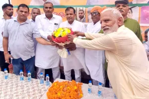 डिंगर माजरा पहुंचे लेबरफेड चेयरमैन देवेंद्र पांचाल, कांग्रेस पर साधा निशाना