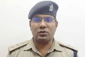 Viral Video: मॉल में महिला से मारपीट का वीडियो वायरल, पुलिस ने आरोपी पकड़ा