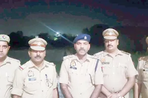 मुठभेड़: पुलिस पर फायरिंग कर भागे बदमाश, जवाबी गोलीबारी से एक घायल 