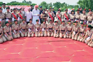 शाह सतनाम जी गर्ल्स स्कूल की एनसीसी कैडेट्स को कृषि मंत्री ने किया सम्मानित