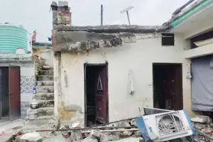 Chhachhrauli News: आकाशीय बिजली गिरने से घर बुरी तरह क्षतिग्रस्त