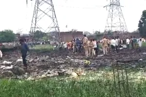 Firecracker Factory Explosion: कौशांबी में पटाखा फैक्टरी में भीषण विस्फोट, इमारत ढही; कई लोगों के मलबे में दबे होने की आशंका