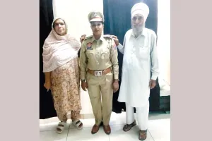 हवलदार अमनदीप कौर बनीं थानेदार, माता-पिता ने वर्दी पर लगाए पदोन्नति के स्टार