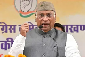 हल्द्वानी में कांग्रेस रैली के बाद ‘शुद्धिकरण’ पर सियासत तेज! भड़के खड़गे बोले-धर्म के नाम पर हो रही राजनीति