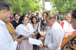 13 माह से वेतन नहीं मिलने पर महाविद्यालय स्टाफ का सांकेतिक धरना, मांग पूरी नहीं हुई तो आंदोलन होगा तेज