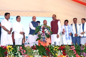 लखनऊ छावनी बनेगी ‘मॉडल छावनी’, CM योगी और राजनाथ सिंह ने 101 करोड़ रुपये की 12 परियोजनाओं का किया शिलान्यास