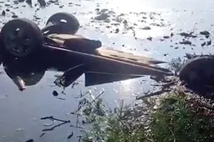 देर रात अनियंत्रित कार जोहड़ में गिरी, तीन युवकों की मौत