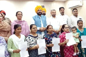 Anganwadi Helper: कैबिनेट मंत्री ने 28 नवनियुक्त आंगनवाड़ी हेल्परों को सौंपे नियुक्ति पत्र