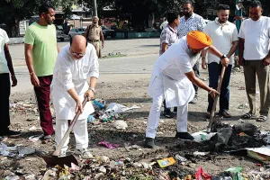 दोराहा में विशेष स्वच्छता अभियान, विधायक ने खुद संभाली सफाई मुहिम की कमान