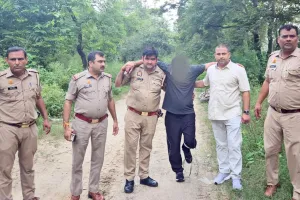 मीरापुर में दिनदहाड़े पुलिस-बदमाश मुठभेड़