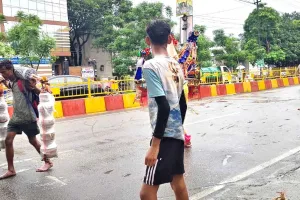 Kanwar Yatra: लगातार बारिश से कांवड़ियों को मिली राहत, तपती गर्मी से राहत के साथ सुहाना हुआ सफर