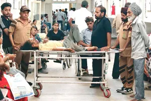 राड़ा साहिब जा रही पिकअप पलटी, डेरा सच्चा सौदा के सेवादारों ने घायलों को पहुँचाया अस्पताल