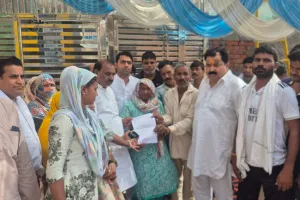 Safai Karamchari Strike: सफाई कर्मचारियों की 24 वे दिन मे पहुंची,  पूर्व सीपीएस जयवीर पहुंचे समर्थन देने। 