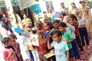 तपा ब्लॉक की शाह सतनाम जी ग्रीन एस वेलफेयर कमेटी की सेवादार बहनों ने सरकारी स्कूल के बच्चों को बांटी शिक्षण सामग्री