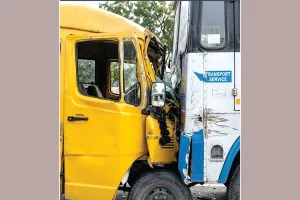 PRTC Bus Accident: पीआरटीसी बस से भिड़ी स्कूल वैन, चालक सहित कई बच्चे घायल