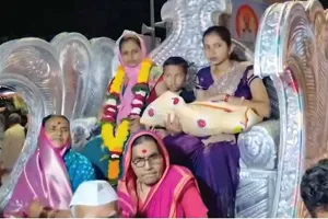 200 सालों में पहली बार बेटी पैदा होने पर परिवार ने खास अंदाज में मनाई खुशी