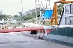 Toll Plaza: टोल प्लाजा पर कर्मचारी की अचानक मौत, वीडियो वायरल