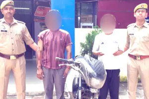 चोरी की बाइक से मोबाइल छीनने वाले दो आरोपी गिरफ्तार