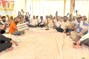 मुआवजा नहीं, जमीन वापस करो, वरना लेंगे जलसमाधि