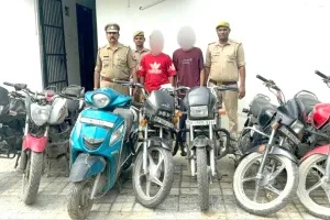 चोरी की नौ बाइक-स्कूटी के साथ दो शातिर स्नैचर गिरफ्तार