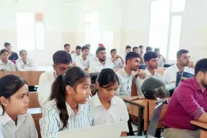 समस्याओं के समाधान लेकर उतरे विद्यार्थी, नवाचार से दिखाई तकनीकी प्रतिभा 