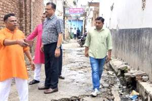 कश्यप कॉलोनी की बदहाल सड़क के निर्माण का रास्ता साफ, पालिका ने दिया आश्वासन