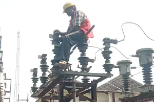 Kairana Electricity News: देवी मंदिर विद्युत लाइन पर लगाए गए सात अतिरिक्त पोल, साढ़े छह घंटे प्रभावित रही आपूर्ति