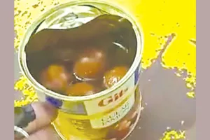 Blinkit: बदबूदार गुलाब जामुन को लेकर ब्लिंकिट सेंटर पर हंगामा