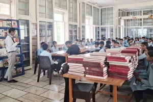 विद्यार्थियों ने समझी आधुनिक पुस्तकालय की कार्यप्रणाली 