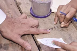 Rajasthan Local Body Election: राजस्थान में शहरी निकायों चुनावों में मतदान केंद्रों पर कड़ी सुरक्षा के बीच मतदान शुरू