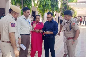 Rajasthan Local Body Election: जिला निर्वाचन अधिकारी व पुलिस अधीक्षक ने मतदान केन्द्रों का किया निरीक्षण 