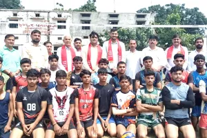 राष्ट्रीय टीम के कप्तान व जिला विद्यालय निरीक्षक ने किया वॉलीबॉल खिलाड़ियों का उत्साहवर्धन