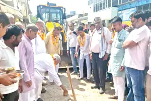 विधायक नहीं पहुंचे तो लोगों ने खुद कर दिया सड़क का शुभारंभ