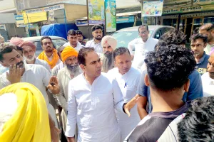 Fertilizers Shortage: सिरसा में खाद की किल्लत अभी भी जारी, किसानों का जोरदार हंगामा