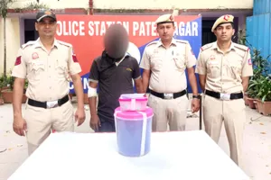 Operation Kavach: ऑपरेशन कवच के तहत दिल्ली पुलिस ने 22 मामलों में वांछित अपराधी को गांजे के साथ किया गिरफ्तार