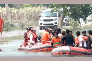 Bihar Flood: शिवराज सिंह चौहान ने बाढ़ प्रभावित इलाकों का दौरा किया