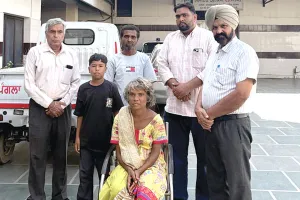 दो माह से लापता मानसिक रूप से विक्षिप्त महिला को सेवादारों ने परिवार से मिलाया